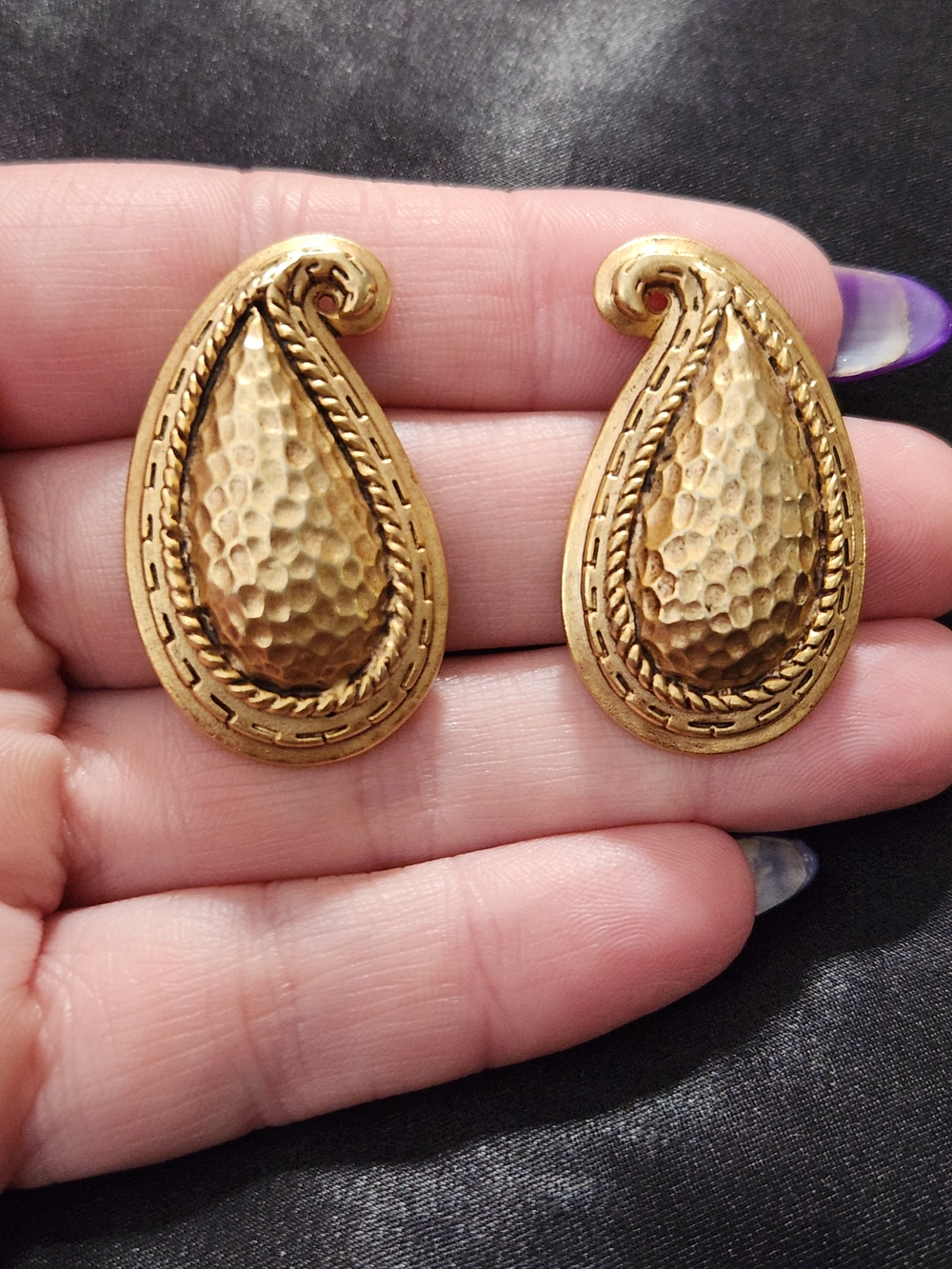 Oscar de la Renta Gold Hammered Teardrop Paisley Post Earrings - Picture 5 of 5
